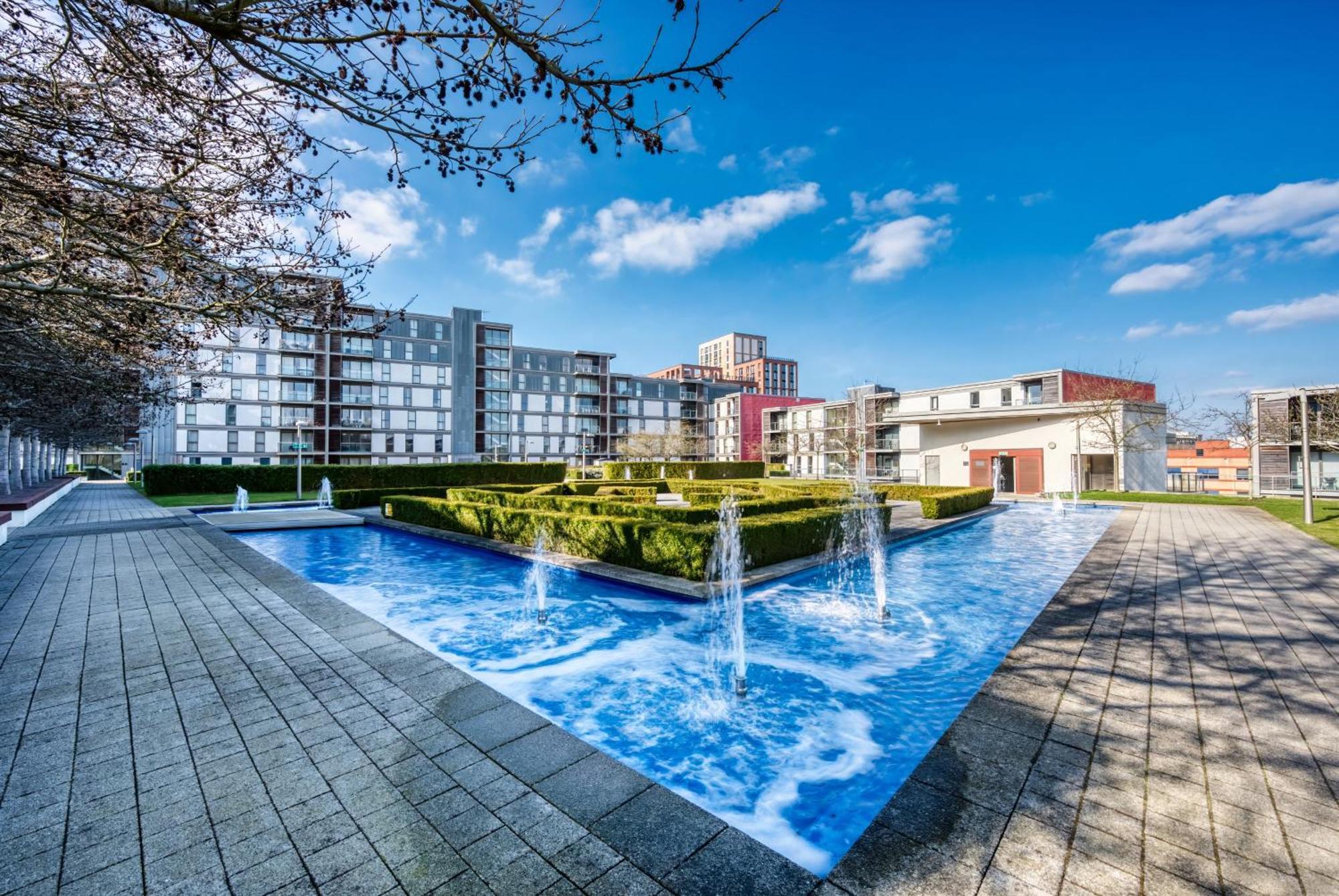 Cotels At Vizion: Central Serviced Apartments with Free Parking Milton Keynes Exterior photo