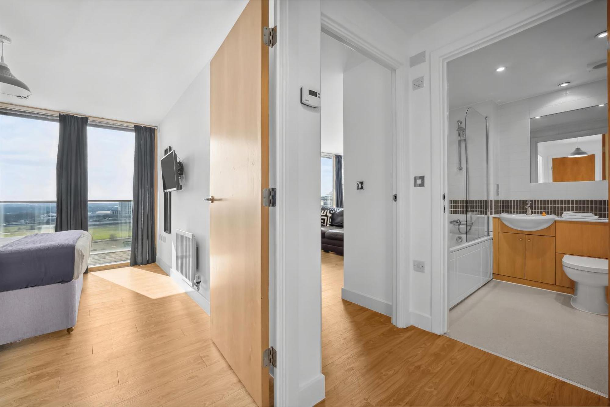 Cotels At Vizion: Central Serviced Apartments with Free Parking Milton Keynes Exterior photo